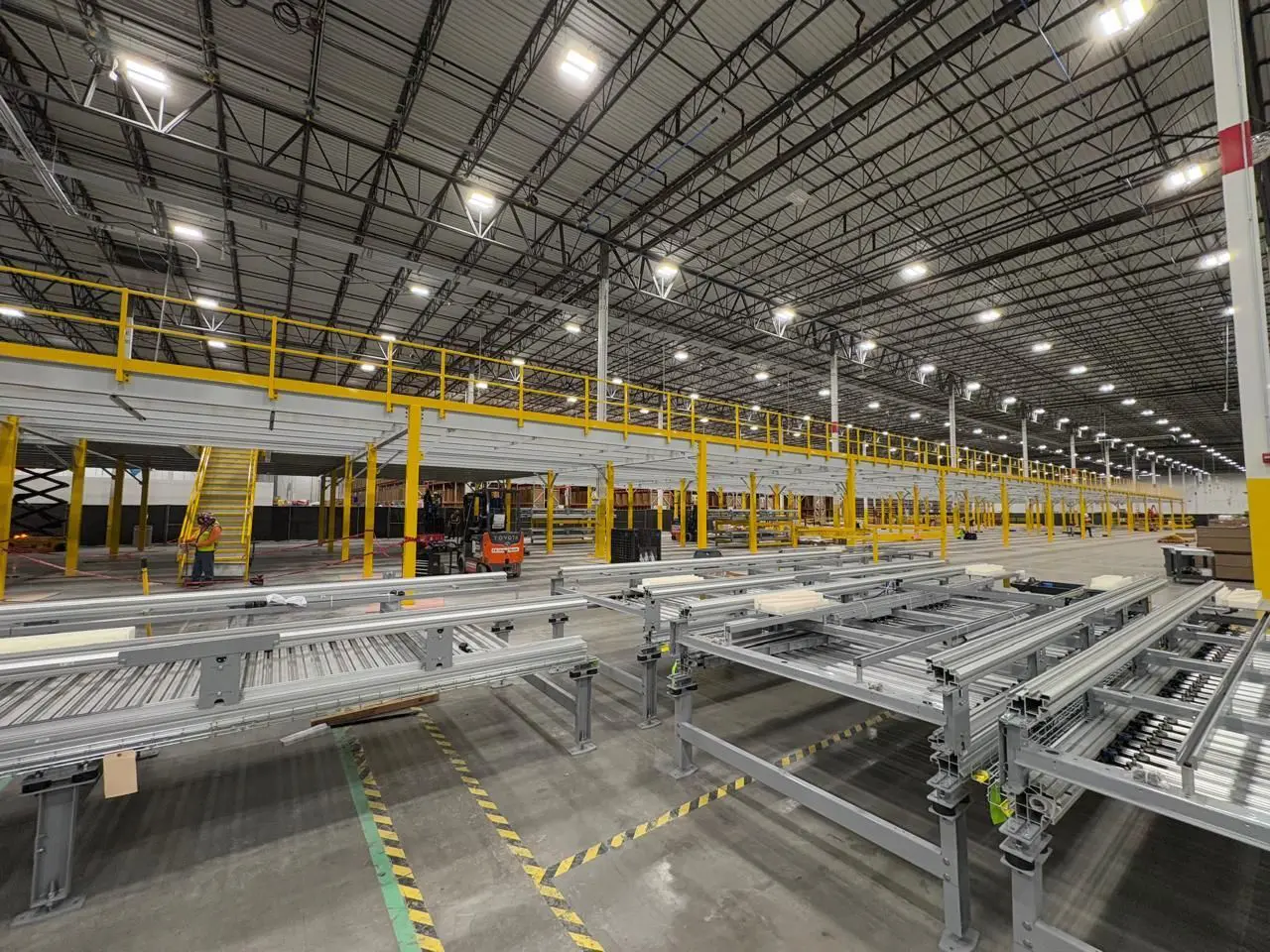 Industrial conveyor installation